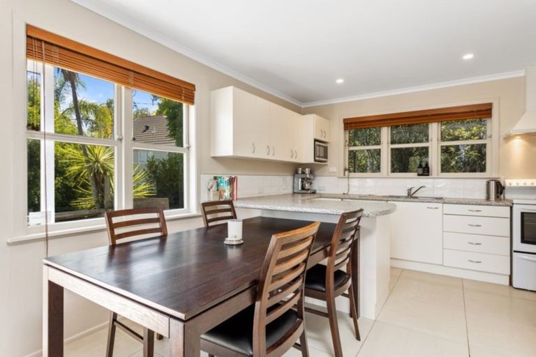 Photo of property in 1/27 Richards Avenue, Forrest Hill, Auckland, 0620