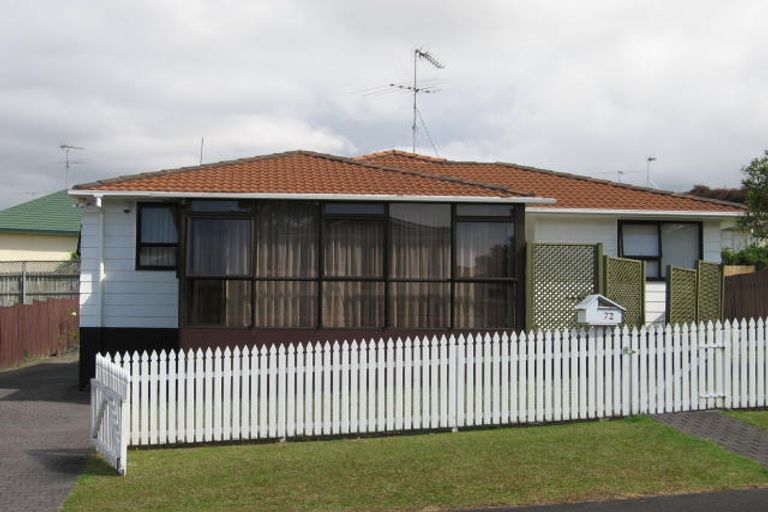 Photo of property in 72 Rosewarne Crescent, Glendene, Auckland, 0602