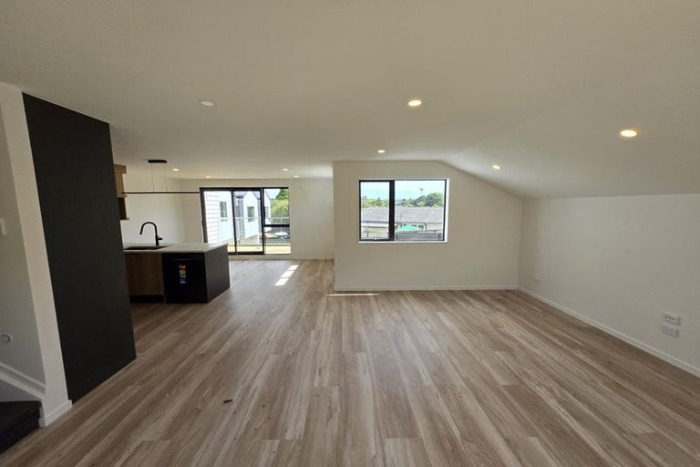 Photo of property in 7/13 Fairdale Place, Birkdale, Auckland, 0626