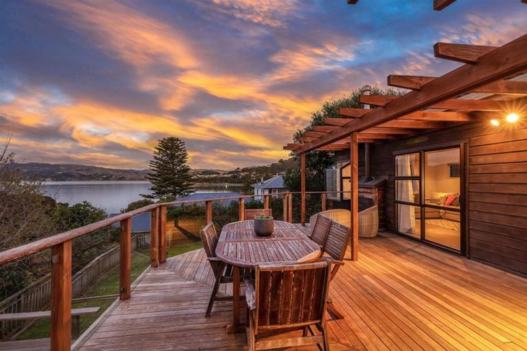 Photo of property in 77 Paremata Road, Paremata, Porirua, 5024