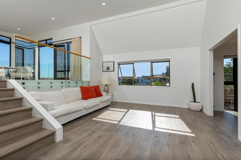 Photo of property in 2/22 Beulah Avenue, Rothesay Bay, Auckland, 0630