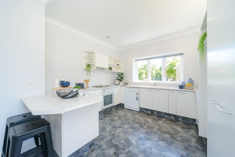 Photo of property in 35 Florence Avenue, Palmerston North, 4414