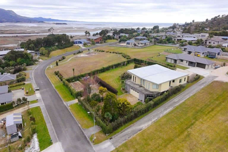 Photo of property in 33 Ruataniwha Drive, Collingwood, 7073