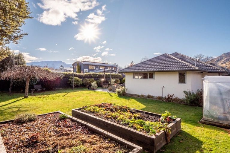 Photo of property in 38 Erskine Street, Lake Hayes, Queenstown, 9304
