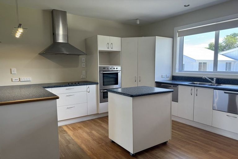 Photo of property in 106 Aorangi Road, Bryndwr, Christchurch, 8053