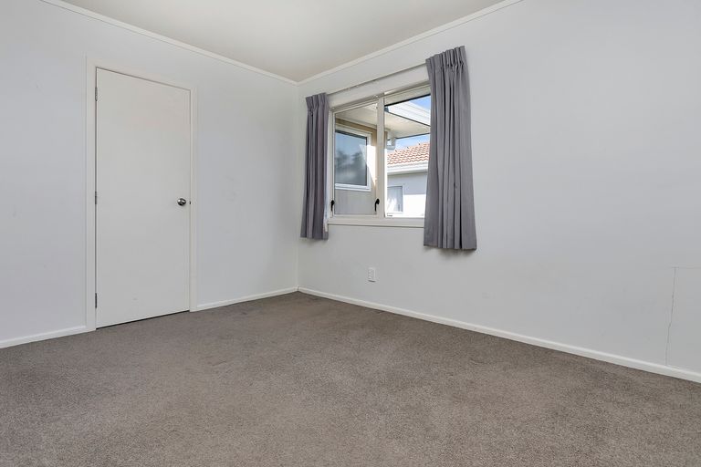 Photo of property in 19 Zefiro Drive, Massey, Auckland, 0614