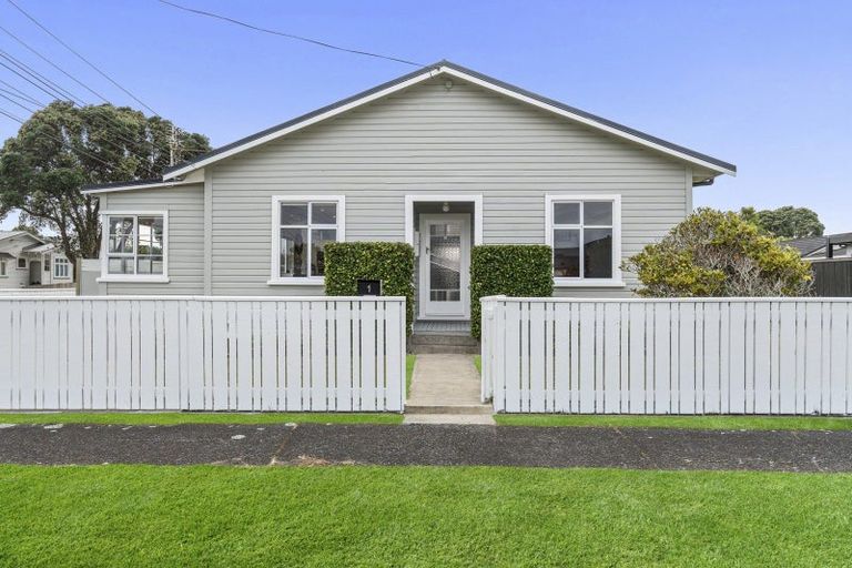Photo of property in 1 Rainsford Street, Moturoa, New Plymouth, 4310