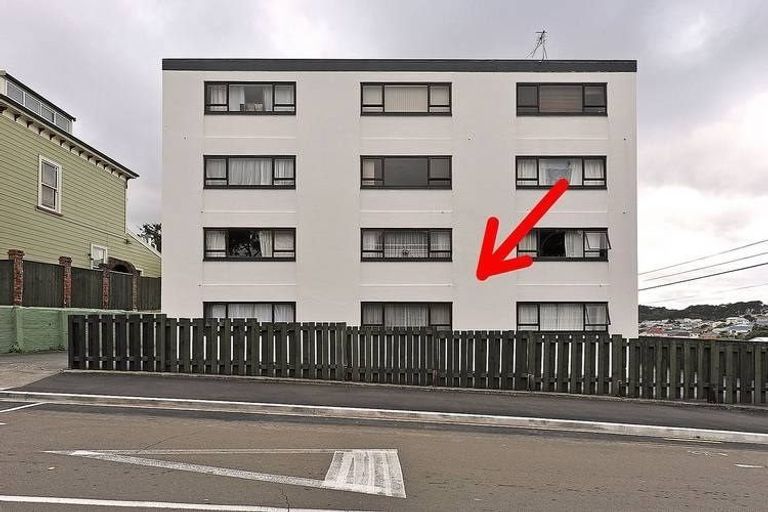 Photo of property in 2/52 Russell Terrace, Berhampore, Wellington, 6023