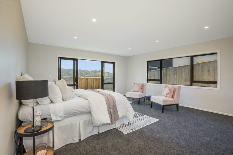 Photo of property in 4 Omaka Place, Aotea, Porirua, 5024