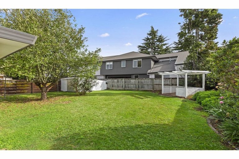 Photo of property in 2 Page Place, Hamilton East, Hamilton, 3216