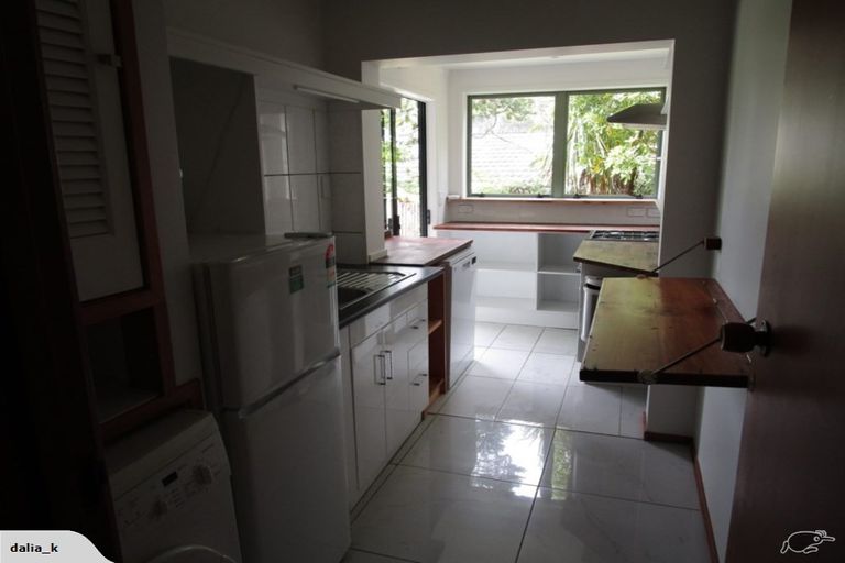 Photo of property in 2/8 Kaihu Street, Northcote, Auckland, 0627