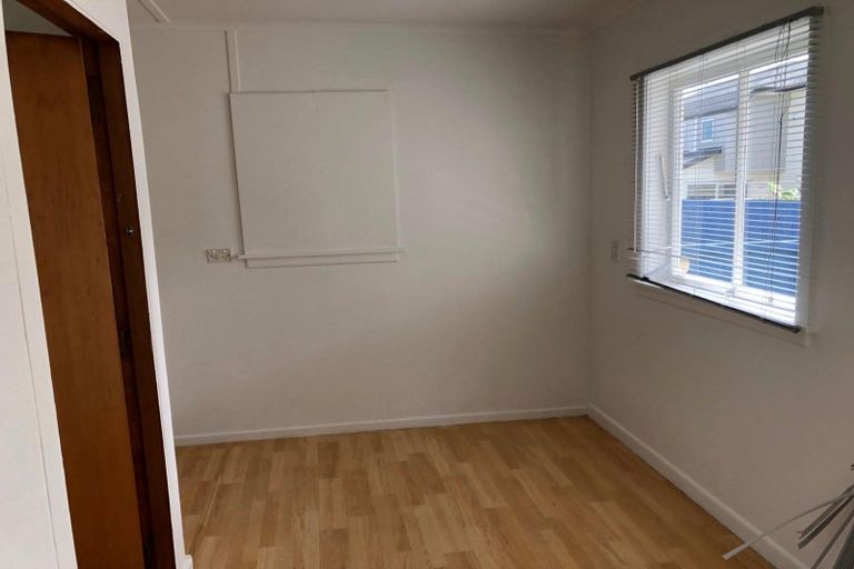 Photo of property in 25 Busby Street, Blockhouse Bay, Auckland, 0600