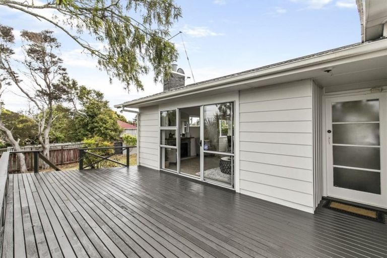 Photo of property in 14 Taupo Street, Green Bay, Auckland, 0604