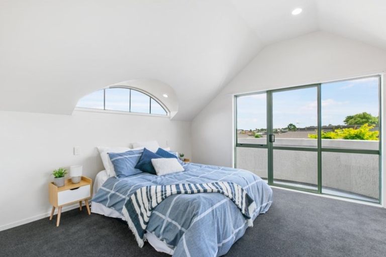 Photo of property in 2/6 Pat O'connor Place, Manurewa, Auckland, 2105