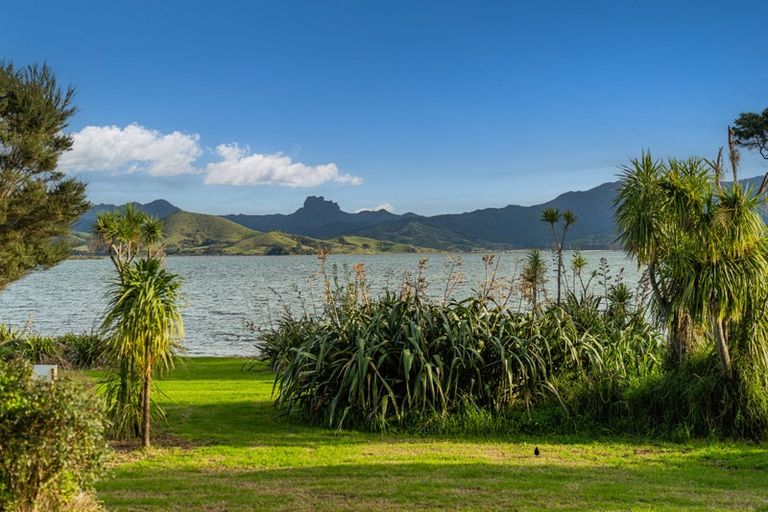 Photo of property in 112 Ti Kouka Crescent, Matarangi, Whitianga, 3592