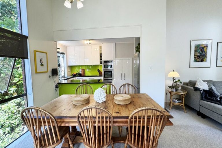 Photo of property in 11 Fitzpatrick Place, Chatswood, Auckland, 0626