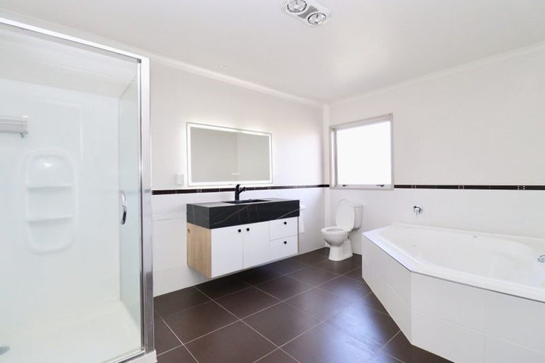Photo of property in 9 Chard Place, Flat Bush, Auckland, 2016