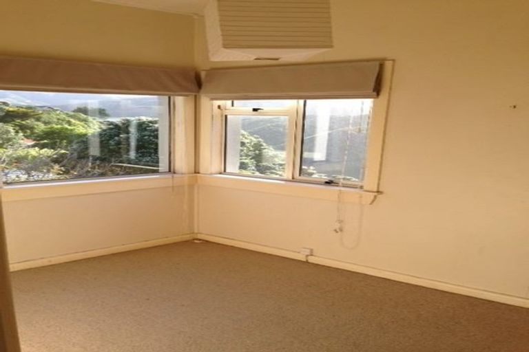 Photo of property in 140 The Ridgeway, Mornington, Wellington, 6021