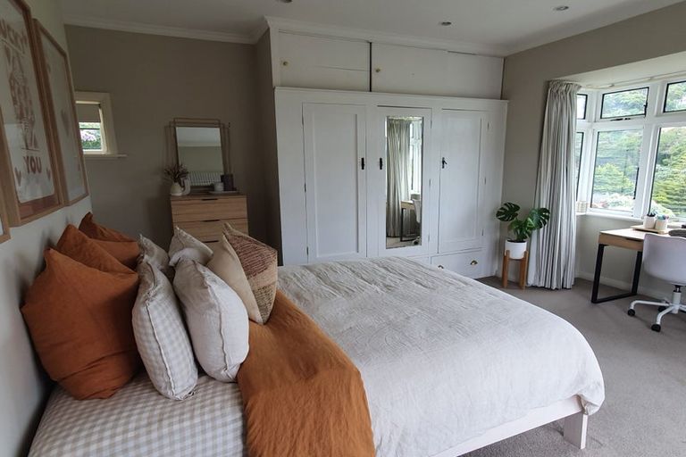 Photo of property in 49 Tio Tio Road, Miramar, Wellington, 6022