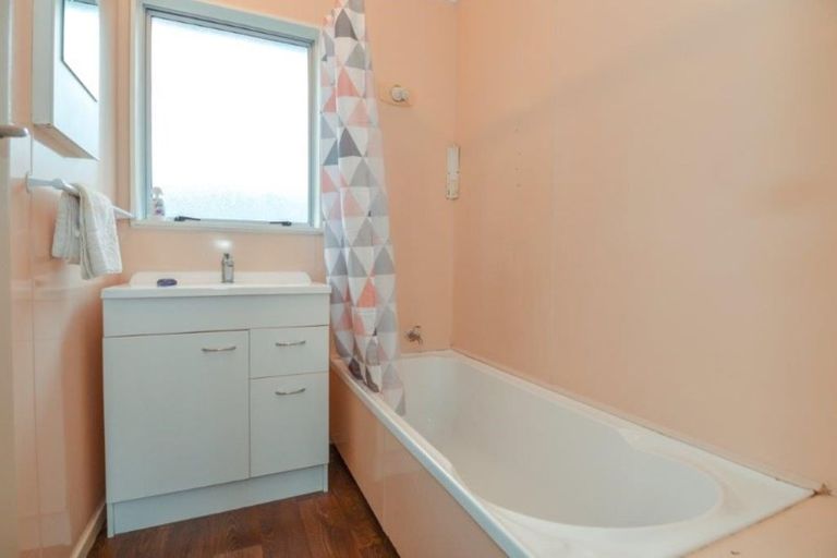 Photo of property in 3a Colonial Place, Kelvin Grove, Palmerston North, 4414