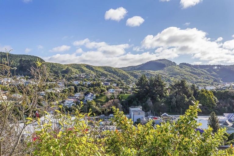 Photo of property in 11a Florio Terrace, Tawa, Wellington, 5028