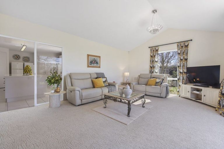 Photo of property in 72 Oakgrove Drive, Rangiora, 7400