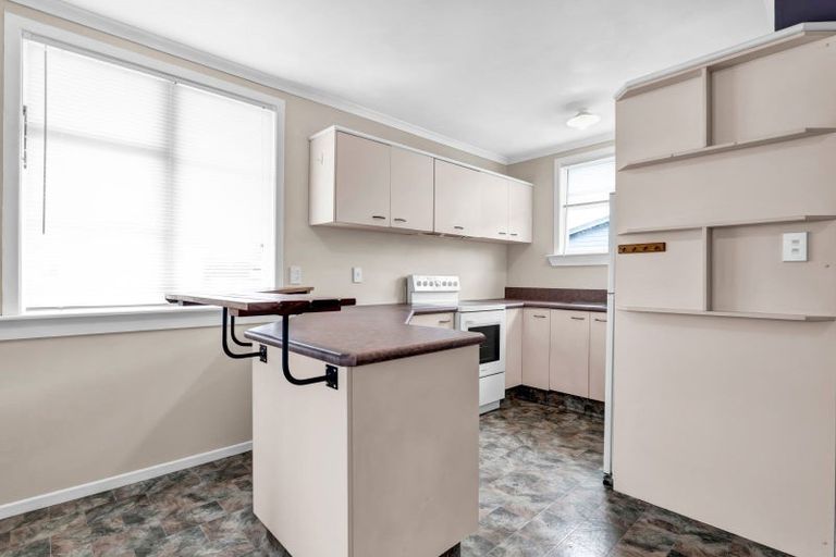 Photo of property in 80 Railway Street, Eltham, 4322