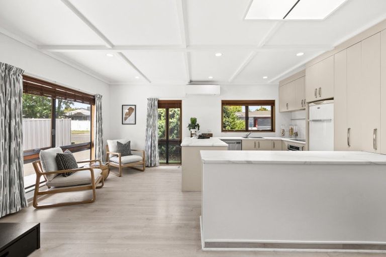 Photo of property in 2 Bale Place, Havelock North, 4130