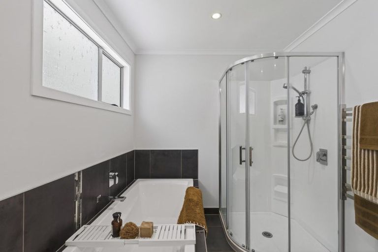 Photo of property in 5 Whitby Place, Westown, New Plymouth, 4310