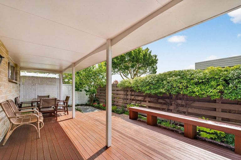 Photo of property in 57 Avenue Road, Greenmeadows, Napier, 4112