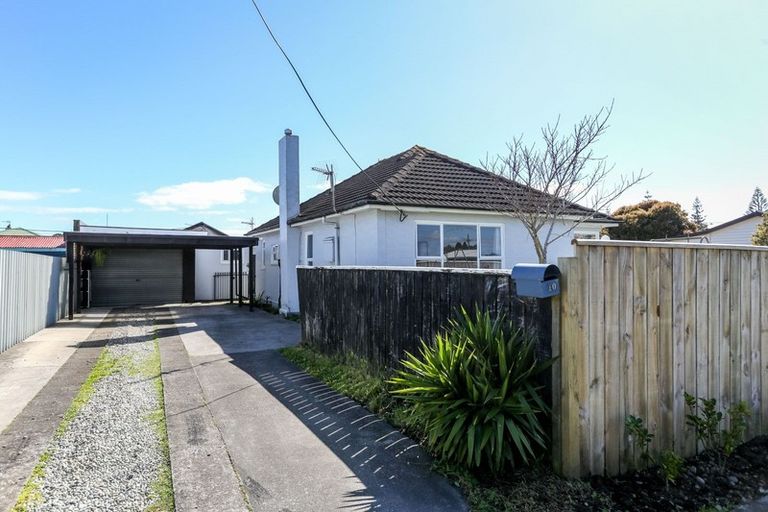 Photo of property in 10 High Street West, Waitara, 4320