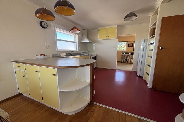 Photo of property in 454 Old Te Atatu Road, Te Atatu Peninsula, Auckland, 0610