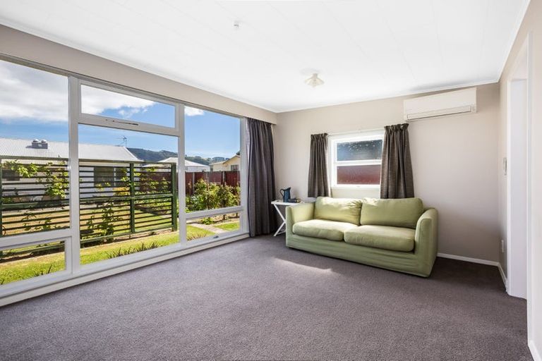 Photo of property in 49 Awatea Street, Ranui, Porirua, 5024