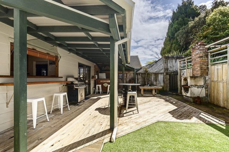 Photo of property in 100 Heta Road, Highlands Park, New Plymouth, 4312