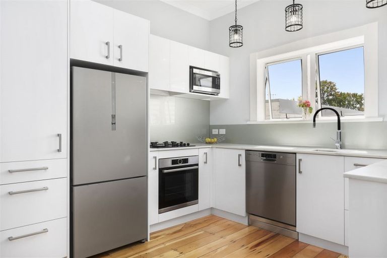 Photo of property in 93 Te Aroha Street, Hamilton East, Hamilton, 3216