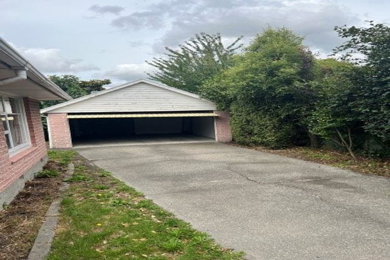 Photo of property in 27 Maidstone Road, Ilam, Christchurch, 8041
