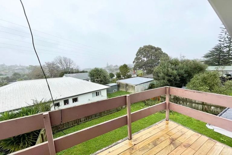 Photo of property in 122 Triangle Road, Massey, Auckland, 0614