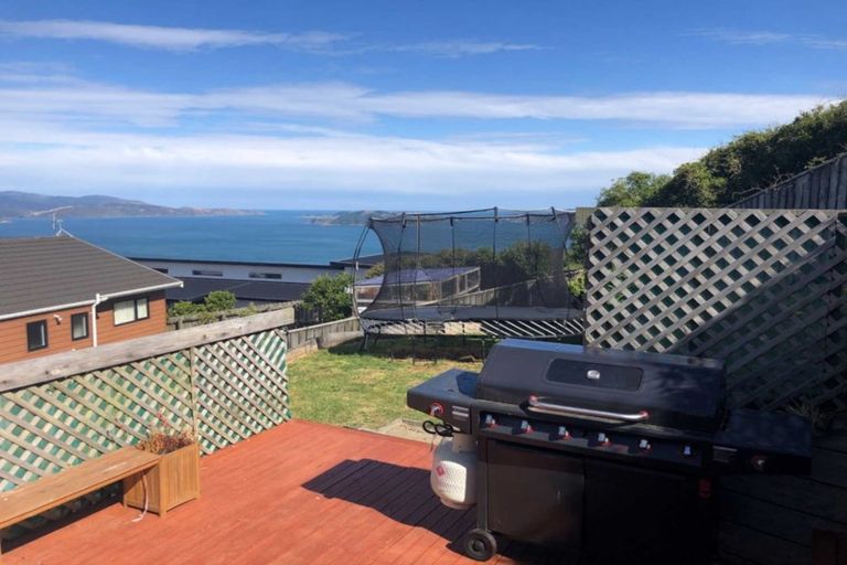 Photo of property in 67 Dress Circle, Newlands, Wellington, 6037