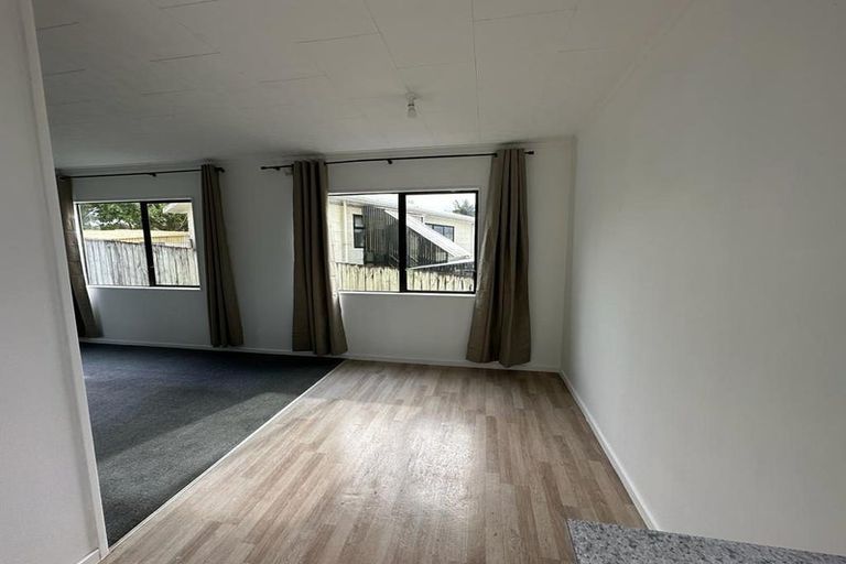 Photo of property in 14 Riserra Drive, Ranui, Auckland, 0612