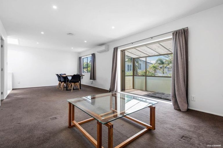 Photo of property in 1/17 Mizpah Road, Waiake, Auckland, 0630