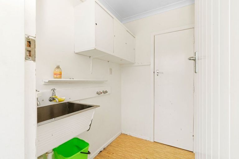 Photo of property in 34 Queenwood Road, Levin, 5510