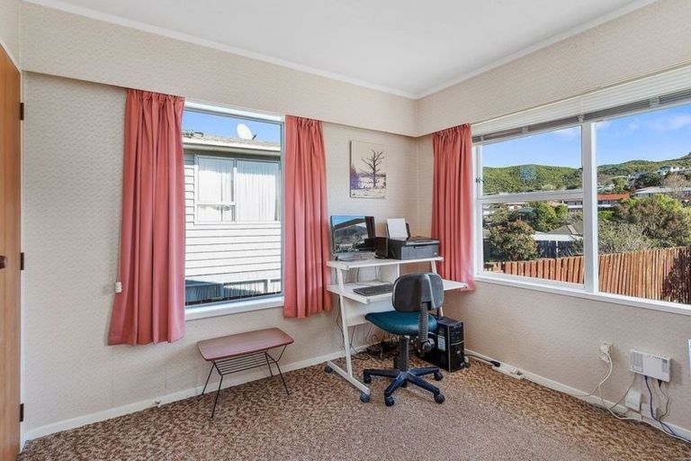 Photo of property in 9 Mckeefry Grove, Tawa, Wellington, 5028