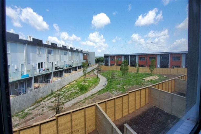 Photo of property in 46 Bordeaux Parade, Te Atatu South, Auckland, 0610