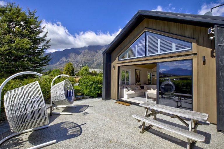 Photo of property in 8 Soudley Court, Jacks Point, Queenstown, 9371