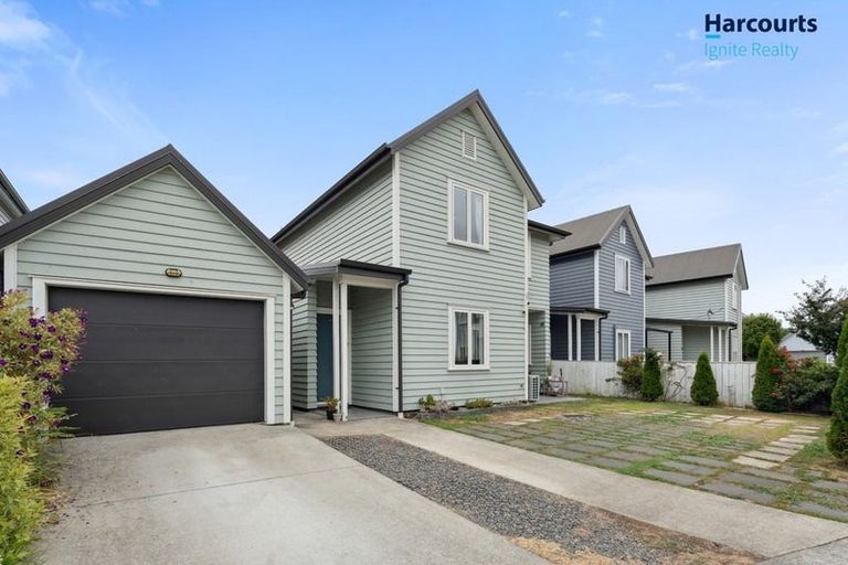 Photo of property in 11 Stitchbird Crescent, Papakura, 2110