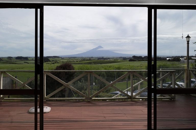 Photo of property in 10 Green Lane, Hawera, 4610