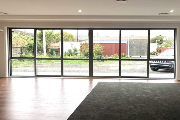 Photo of property in 21/27 Whites Line West, Woburn, Lower Hutt, 5010