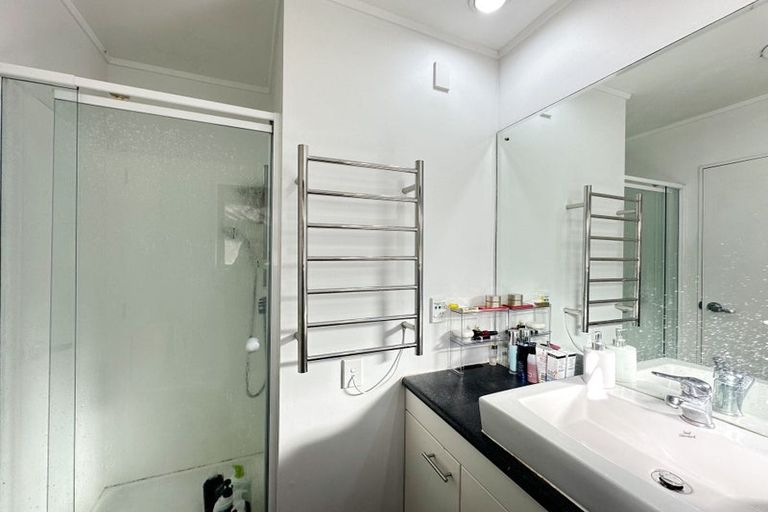 Photo of property in 4/6 Honeysuckle Lane, Mairangi Bay, Auckland, 0630