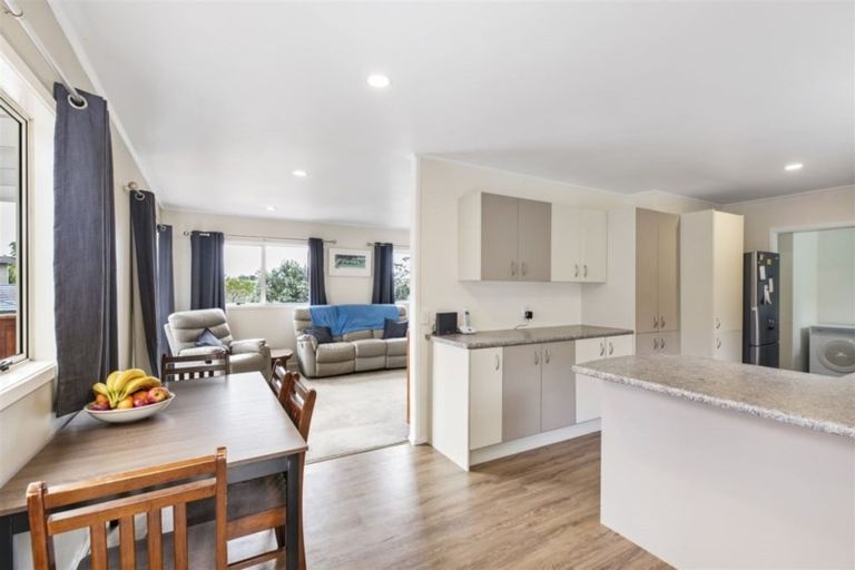 Photo of property in 7 Kilcar Place, Massey, Auckland, 0614