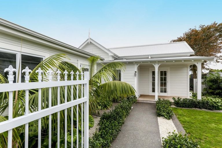Photo of property in 161 Lemon Street, Strandon, New Plymouth, 4312